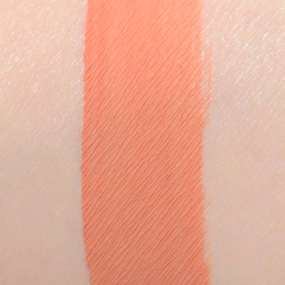 ABH "Peachy" liquid lipstick - Picture 5 of 7